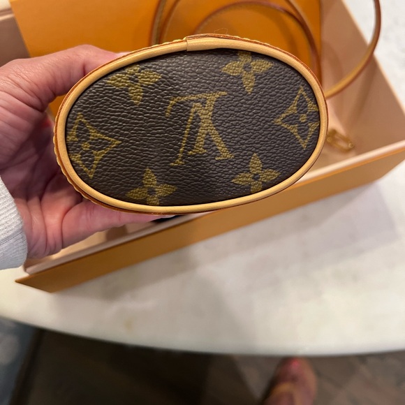 Louis Vuitton Fold Me Pouch - Picture 4 of 7